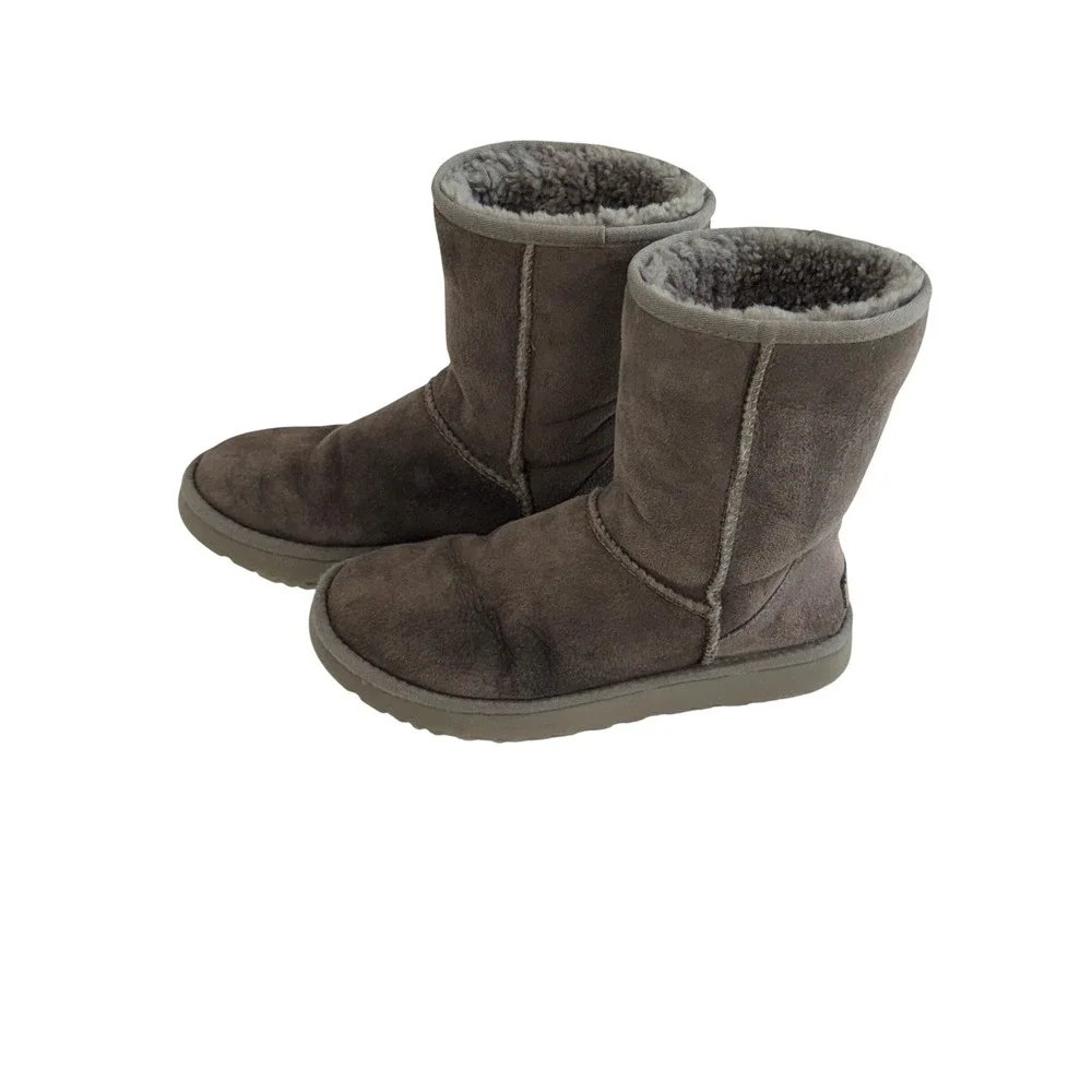 UGG classic mid